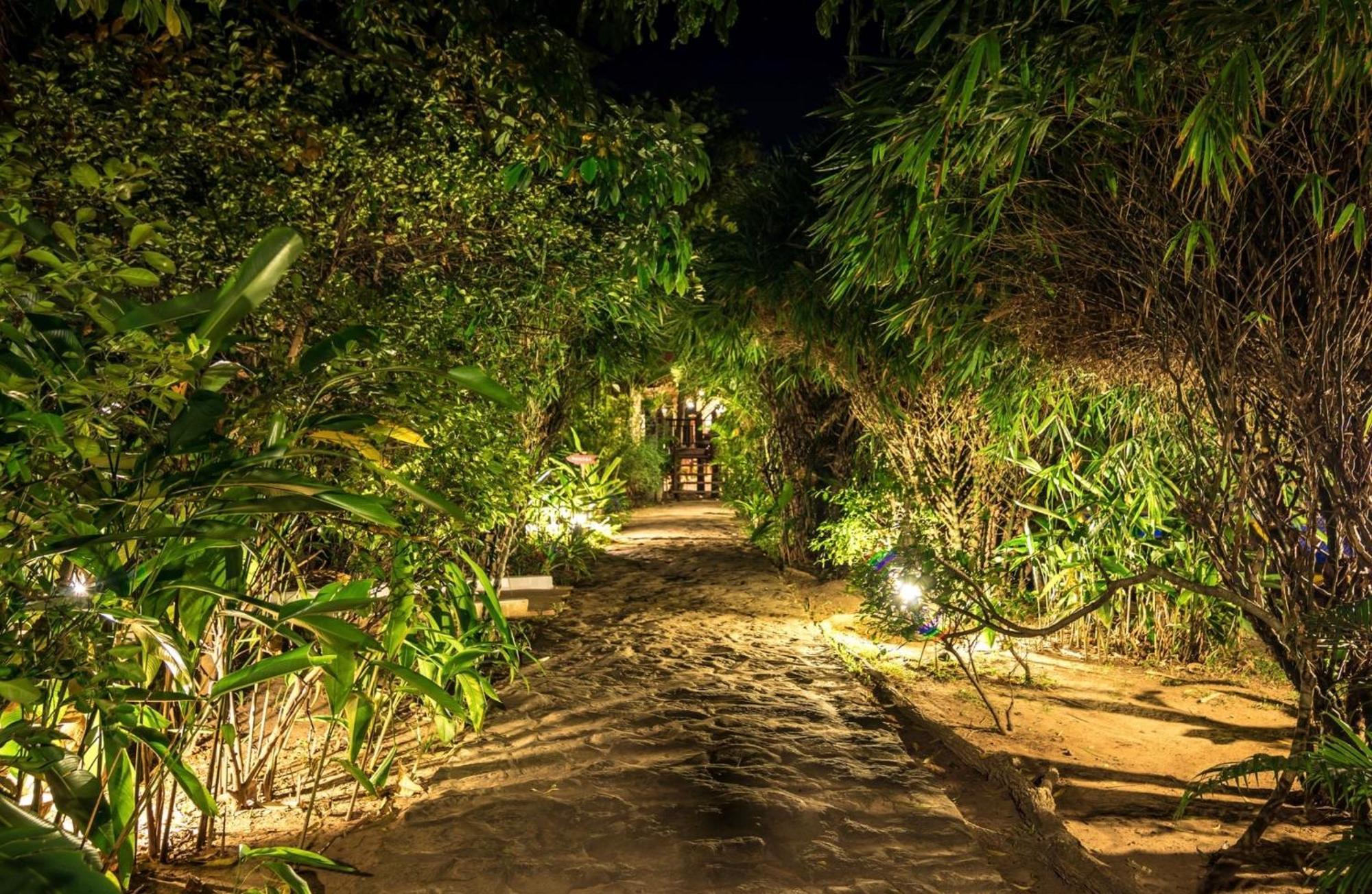 Sambor Village Hotel Kâmpóng Thum Exteriör bild